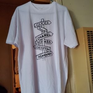 Women T-Shirt X-Large with Words in black